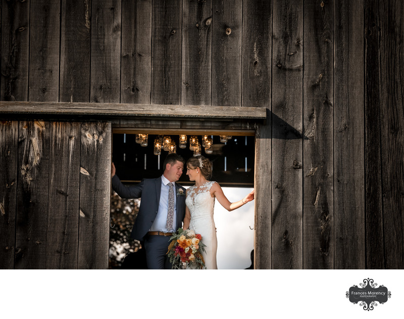 Barn Wedding in Owen Sound with Luxurious Details