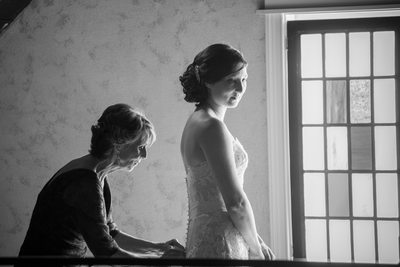 Mom and Bride Red Maple Vineyard Wedding Photography