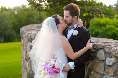 MOUNTAIN VIEW GRAND RESORT WEDDING - PASSIONATE KISS