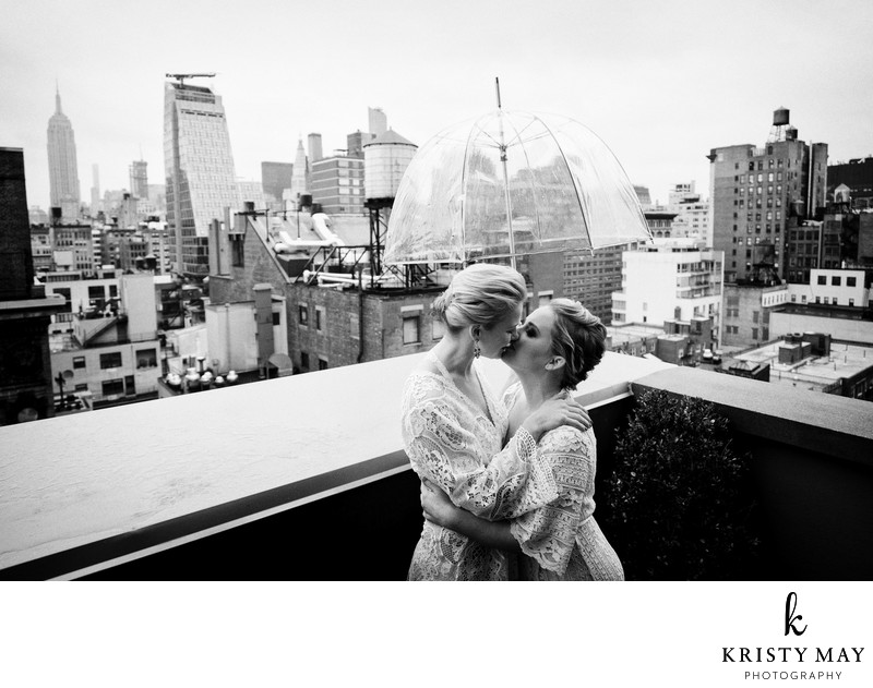 Brides kiss in rain on NYC rooftop on their wedding day Brides kiss in rain on NYC rooftop on their wedding day