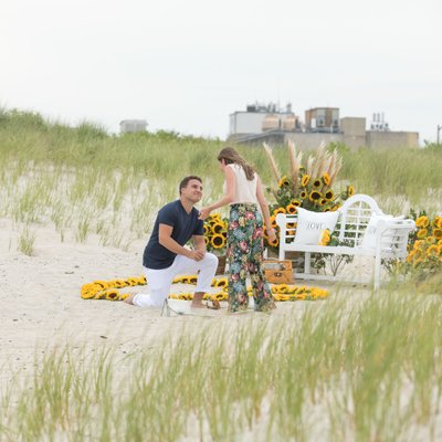 surprise proposal at the beach