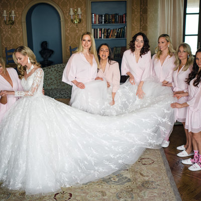 Bride and bridesmaids at Oheka Castle 
