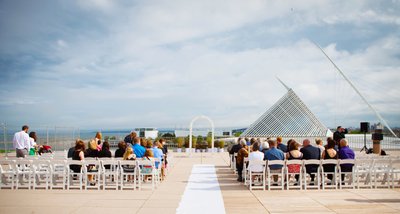 Rooftop Wedding: Milwaukee War Memorial Center