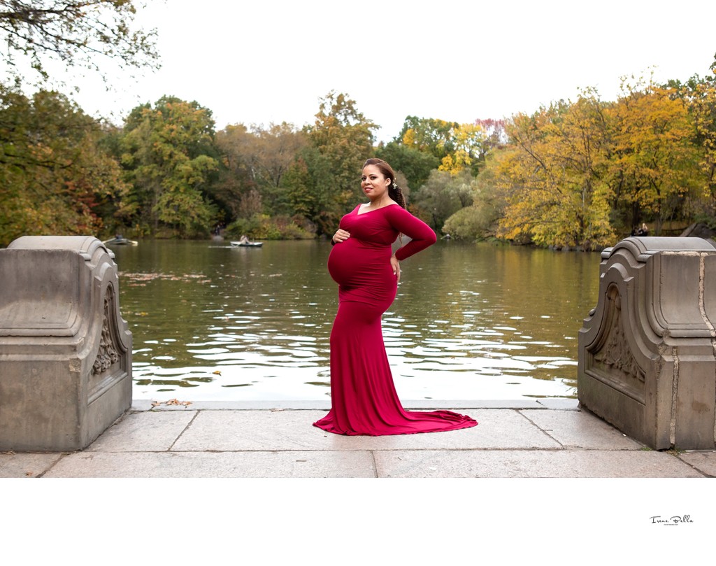 Fall Maternity Photo in Central Park