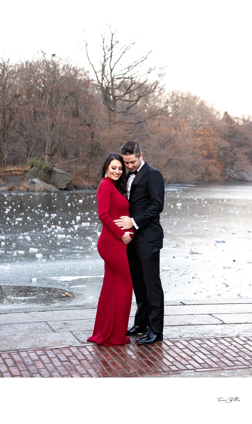 Central Park Maternity Photos in Winter