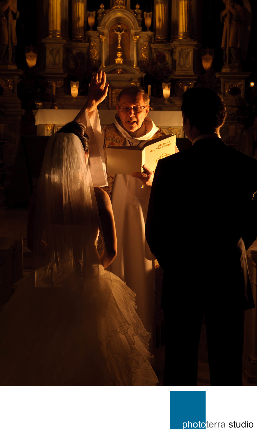 Intimate Lighting Marriage Ceremony