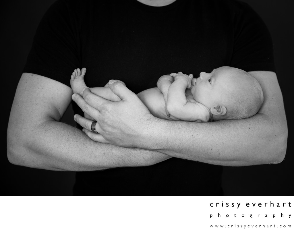 Black and White Newborn Photos - Baby in Dad's Arms