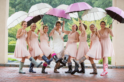Bridemaids with umbrellas at Belle Voir Manor
