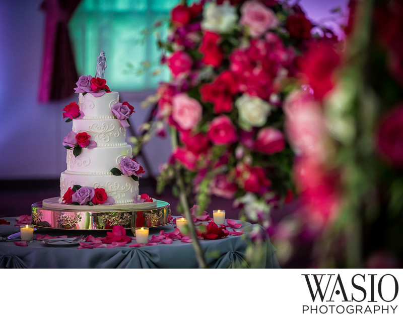 wedding-cake-reception-red-roses