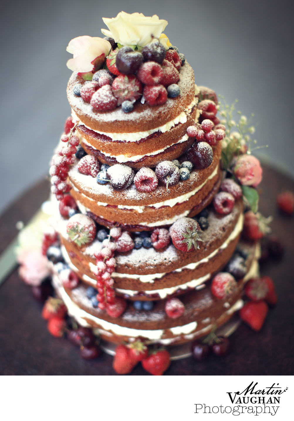 Fashionable naked cake photography by Martin Vaughan