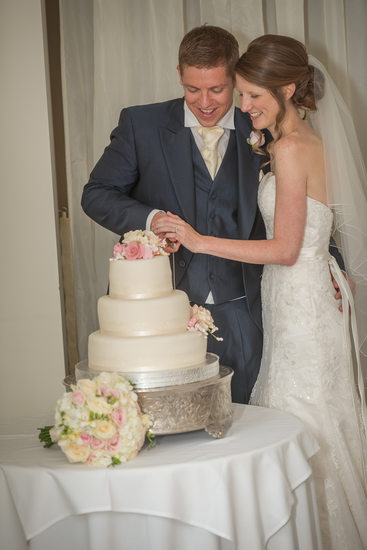 Cutting the wedding cake at Warwick House.