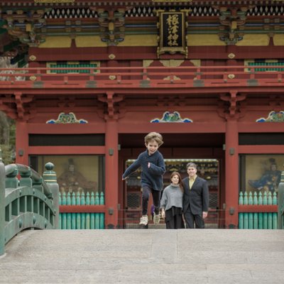 Nezu Shrine Family Portrait Photographer
