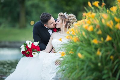 Garden wedding portrait: Dreamy couple kiss