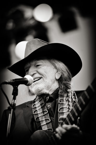 Willie Nelson Sings At Luxury Dallas Wedding