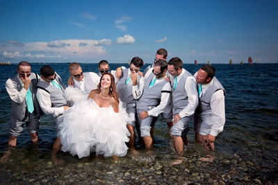 Fun Picture of the Bride and Groomsmen