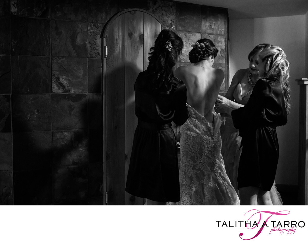 Black and white photo of the bride and bridesmaids 