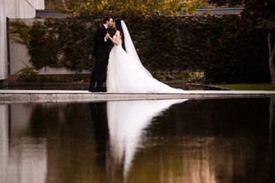 Newlyweds at Barnes Foundation Reflecting Pool