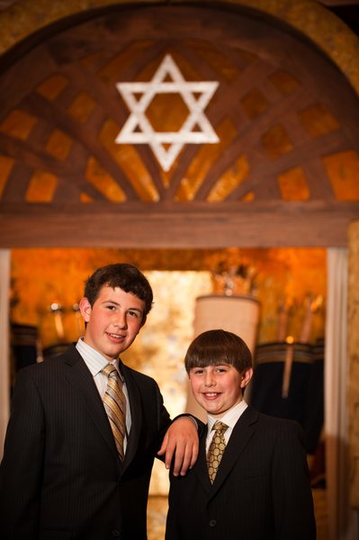 Family Photos at Synagogue