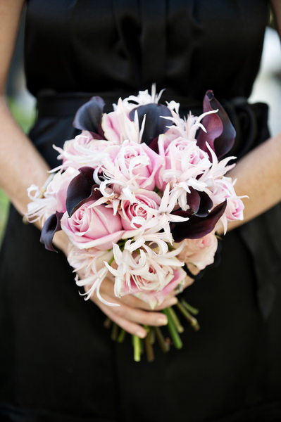 Wedding Details - Black Lily with pink bridal bouquet