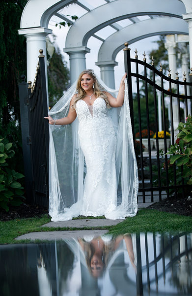 Bride with Gates at Giorgios  in Baiting Hollow with reflection