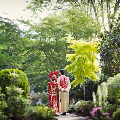 First look with traditional Chinese dress in garden