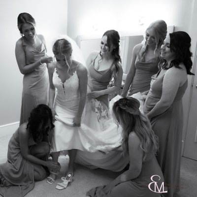 Bride/bridesmaids getting ready, Erin Malcolm Photography