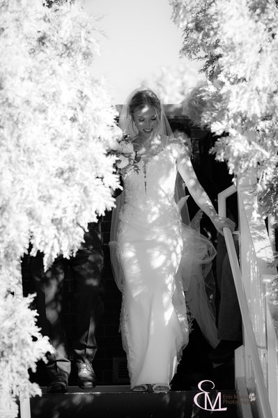 B/W bridal arrival, Erin Malcolm Photography