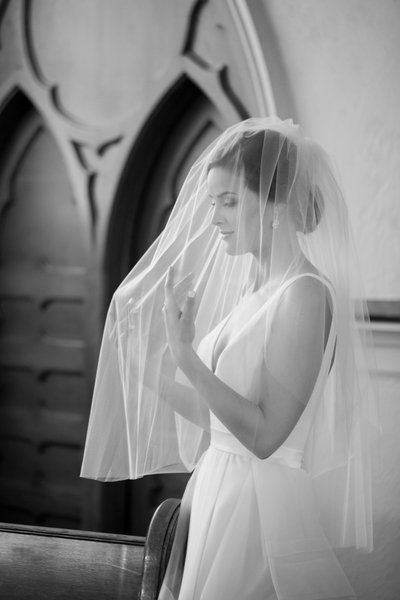 bride with veil st louis wedding photographer