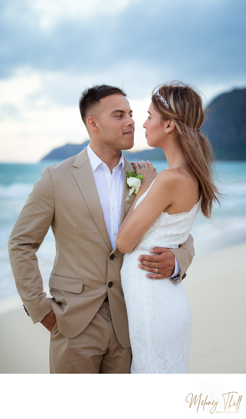Wedding couple, eloping on Bellows Beach