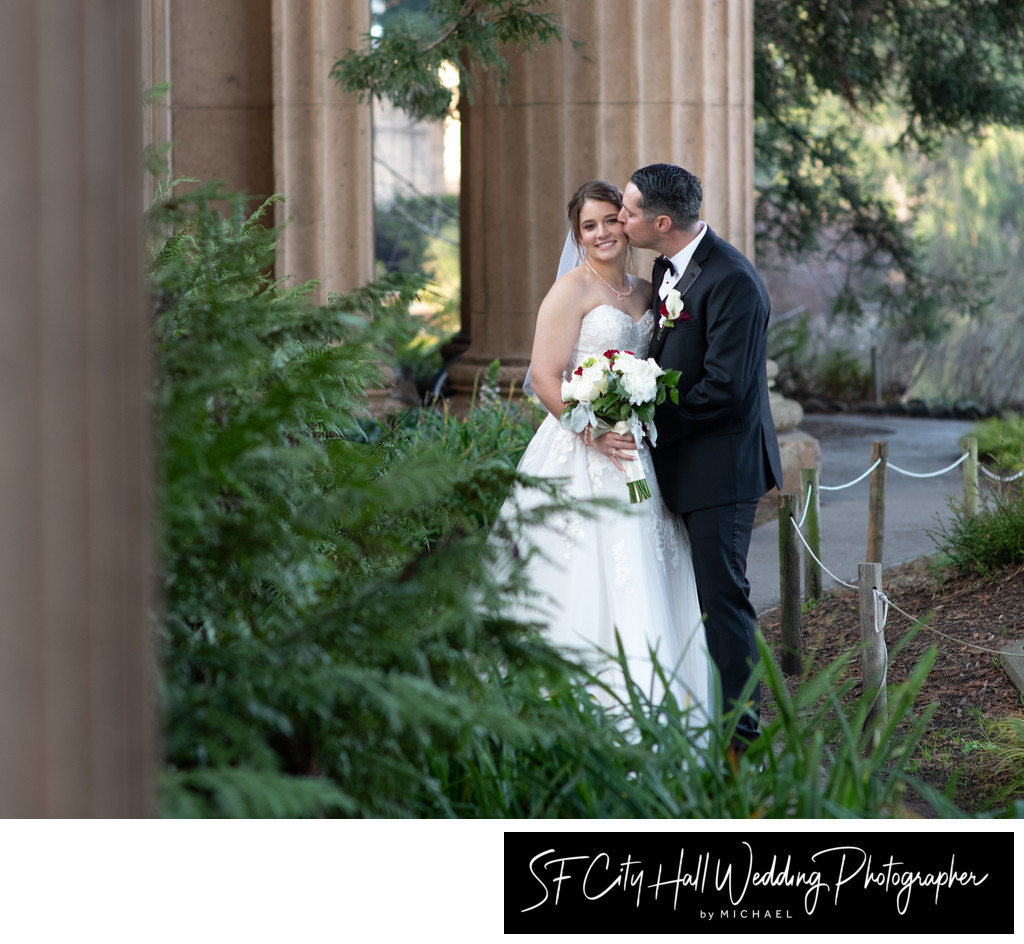 Candid Kiss at the SF Palace of Fine Arts with Bride and Groom