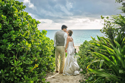 Bride and Groom Wedding photos on the Beach in Oahu