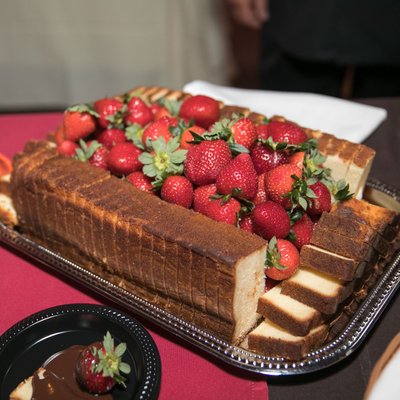 Geja Cafe Pound Cake & Strawberries for Chocolate Fondue