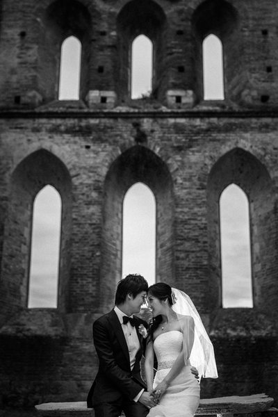 Italy Destination Wedding, bride and groom session
