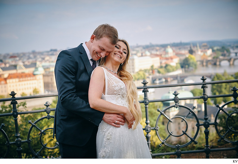 A&S beautiful Prague wedding photos Letna overlook