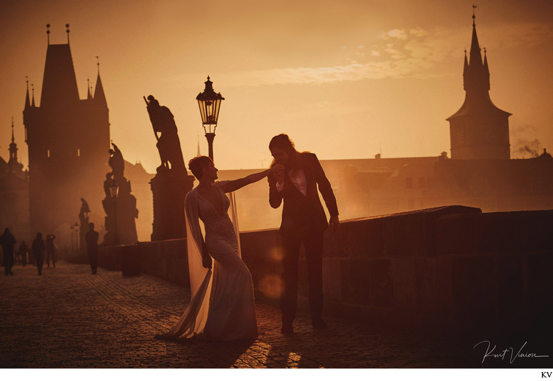 Post wedding portrait photographer Prague Sunrise kiss Post wedding portrait photographer Prague Sunrise kiss