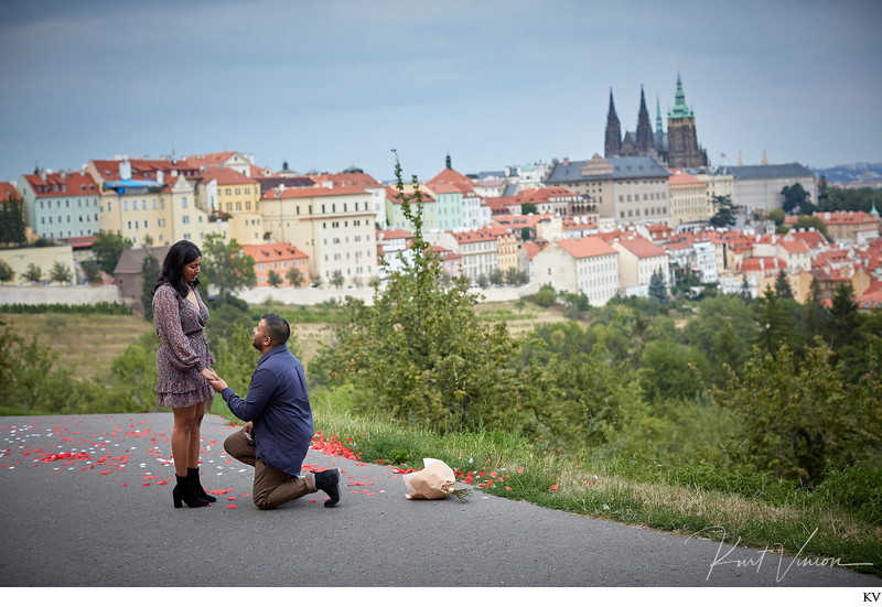 secret marriage proposal Prague I H&R I Prague Castle