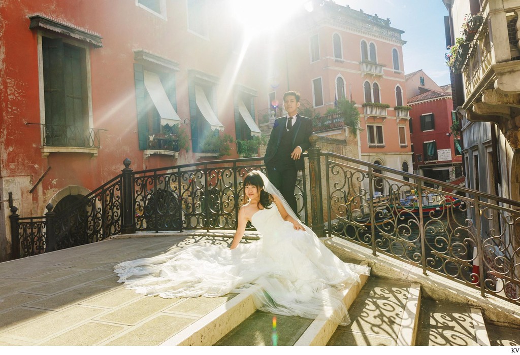 natural light pre-wedding photos Venice