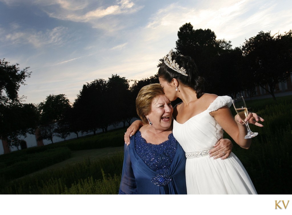 A Kiss for mom Troja Chateau weddings