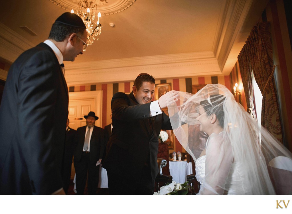 Bedeken Ceremony Jewish Veil Tradition N. Ireland wedding