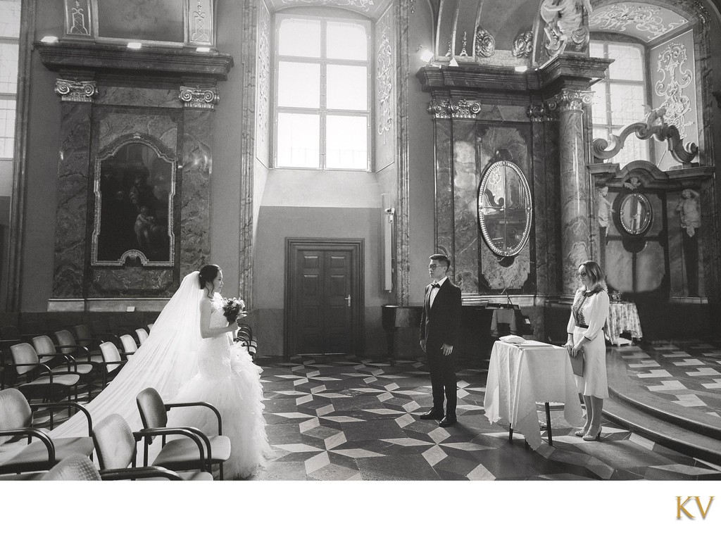 Arrival of bride - Mirror Chapel Clementinum