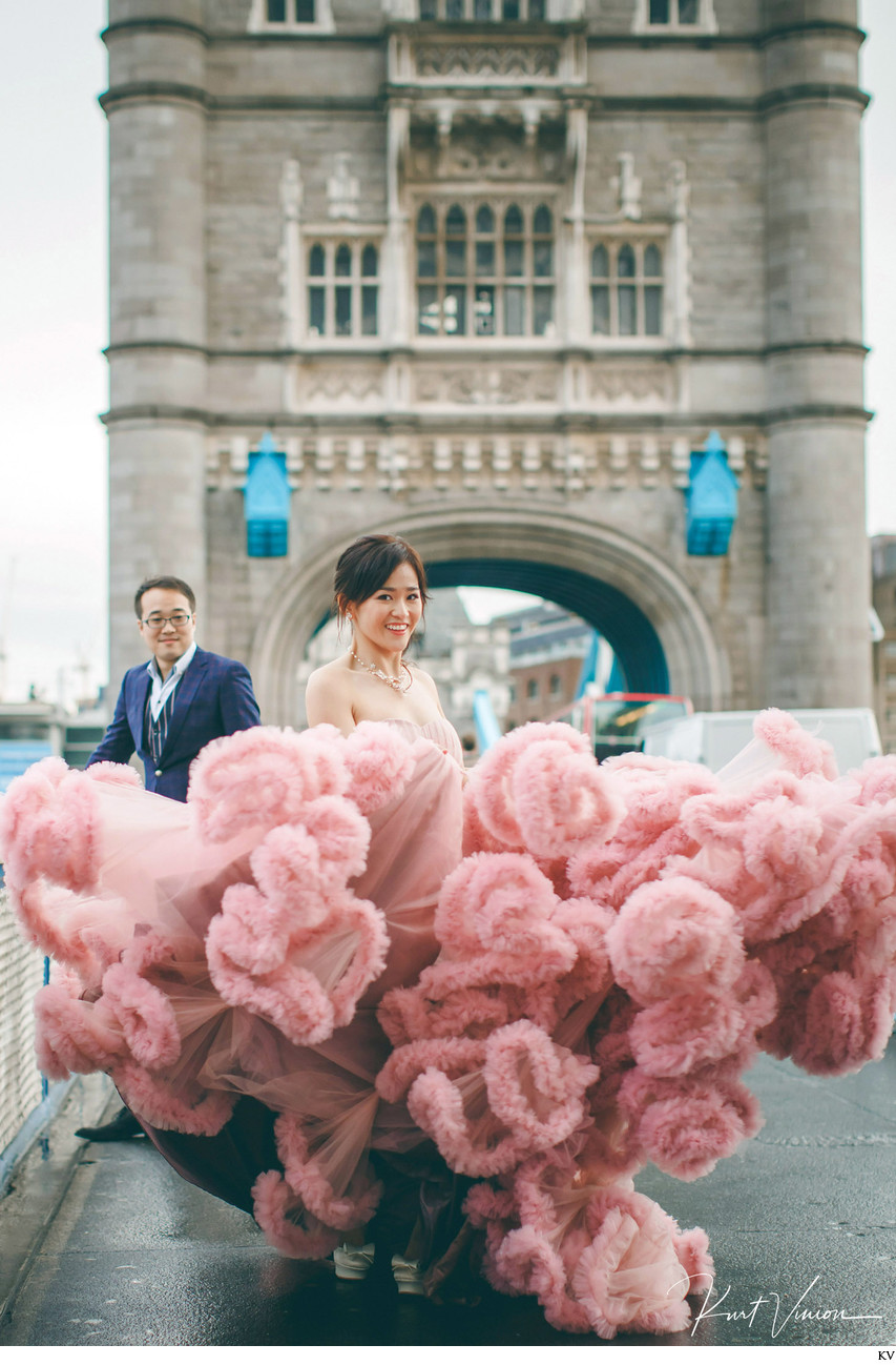 London Tower Happy bride2be Pink Wedding Dress