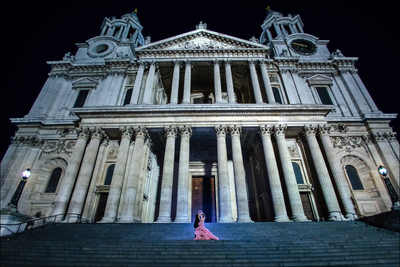 London St Paul Cathedral at night wedding couple