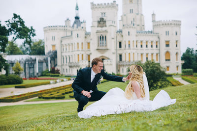 bride & groom Hluboka nad Vltavou Castle wedding