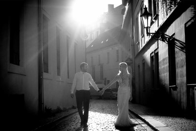 Prague elopement bride & groom in Old Prague