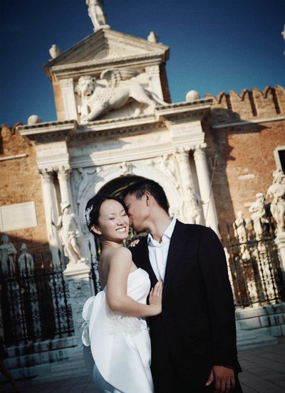 A sloppy kiss for his Thai bride in Arzenal, Venice