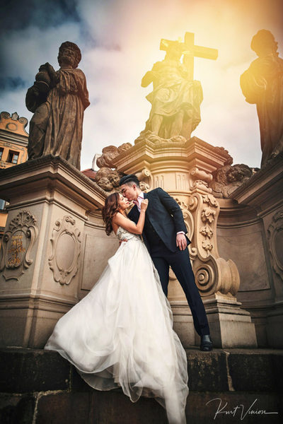 a sexy kiss for the bride-to-be on the Charles Bridge