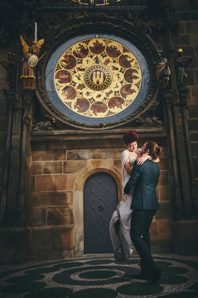 spinning his woman under the Orloj in Prague!