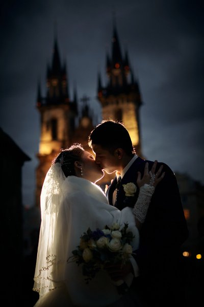 Russian bride & groom kissing in Prague's  Old Town