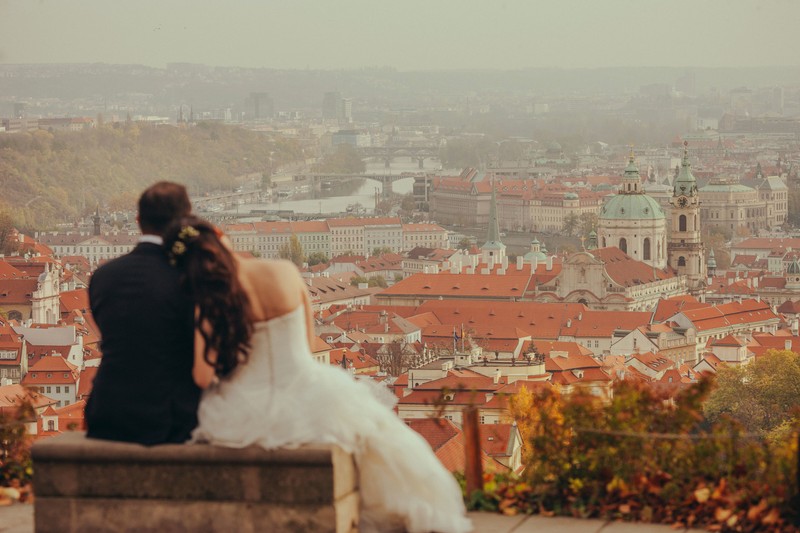 T&J overlooking a foggy Prague during pre wedding
