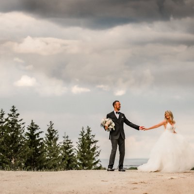Bride groom first dance with a view at Alpine Ski Club